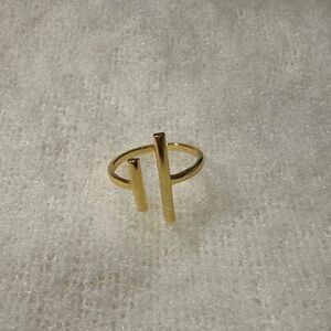 Elegant Gold Bar Ring